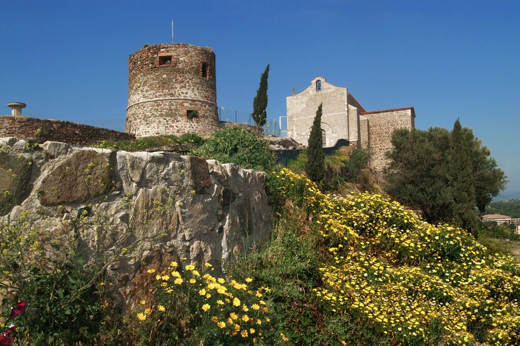 102133 La Garde, village perché