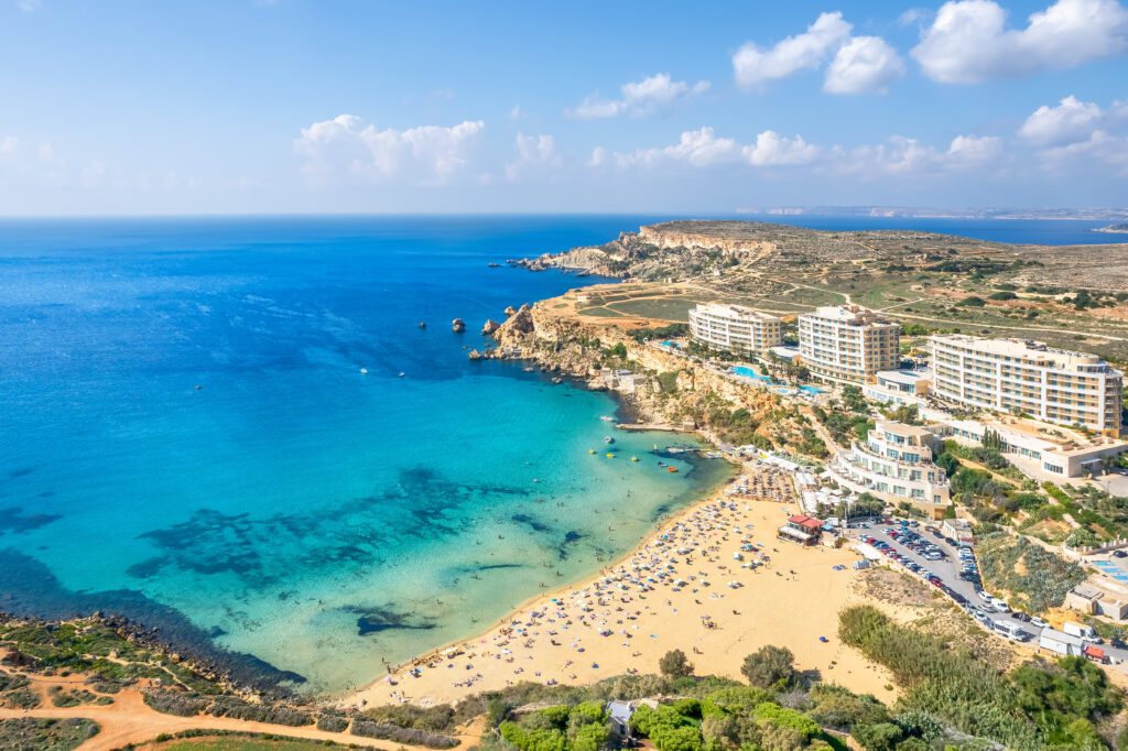 Paysage de La plage de Golden Bay à Malte