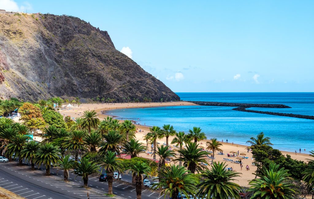 La plage de Las Teresitas aux Canaries