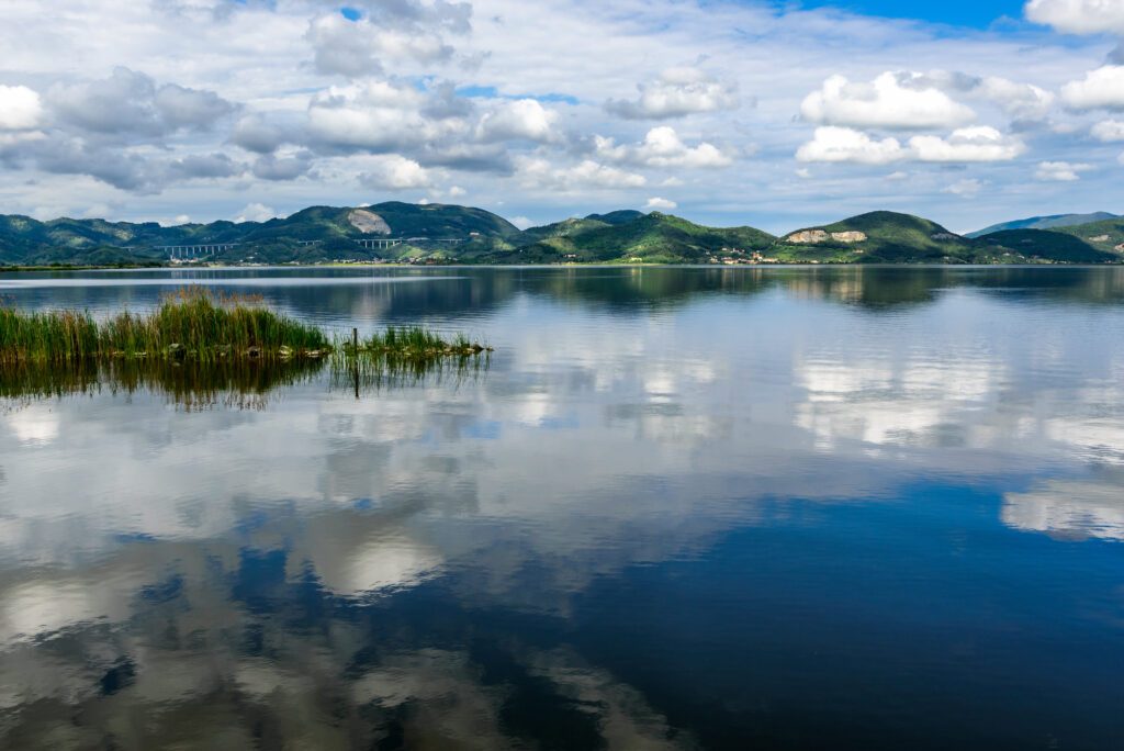 Le lac de Massaciuccoli en Toscane