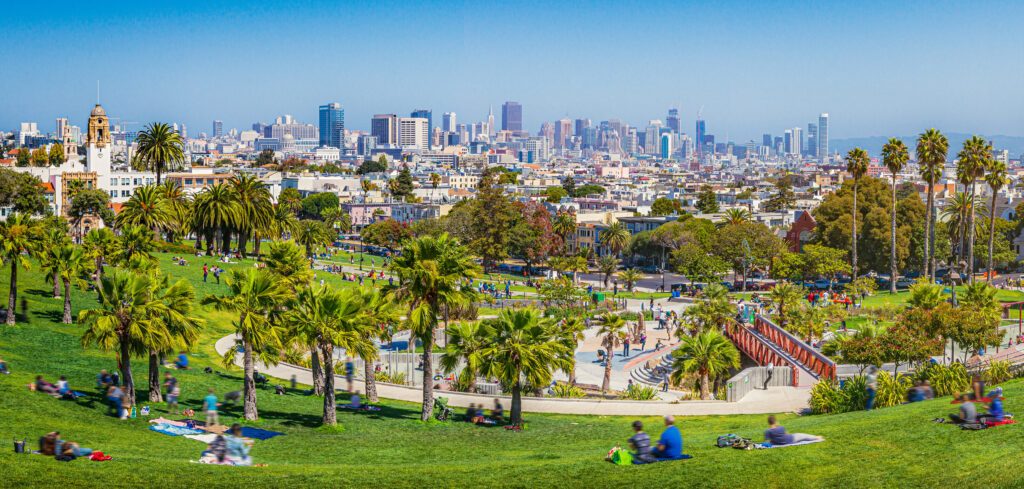 Le parc Mission Dolores Park avec sa vue sur San Francisco