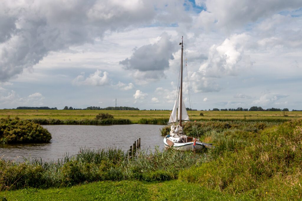The national park lauwersmeer located in the north of the Netherlands in the provinces of Groningen and Friesland, it is a bird and water paradise.