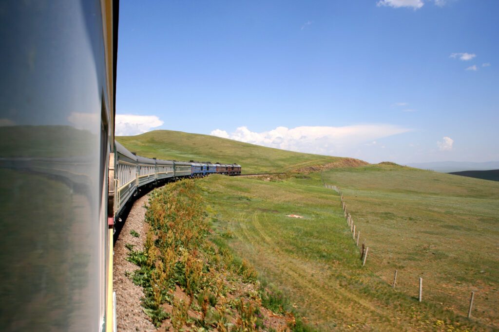 Le transsibérien dans la steppe mongole