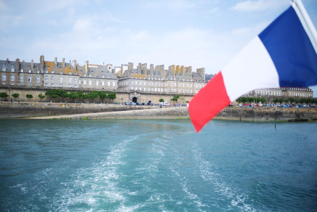 Les quais de Saint-Malo vus depuis la navette de Dinard
