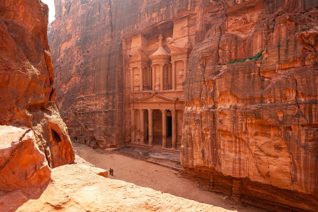 Passage through Sik canyon to the temple-mausoleum of Al Khaznen in the city of Petra in Jordan.