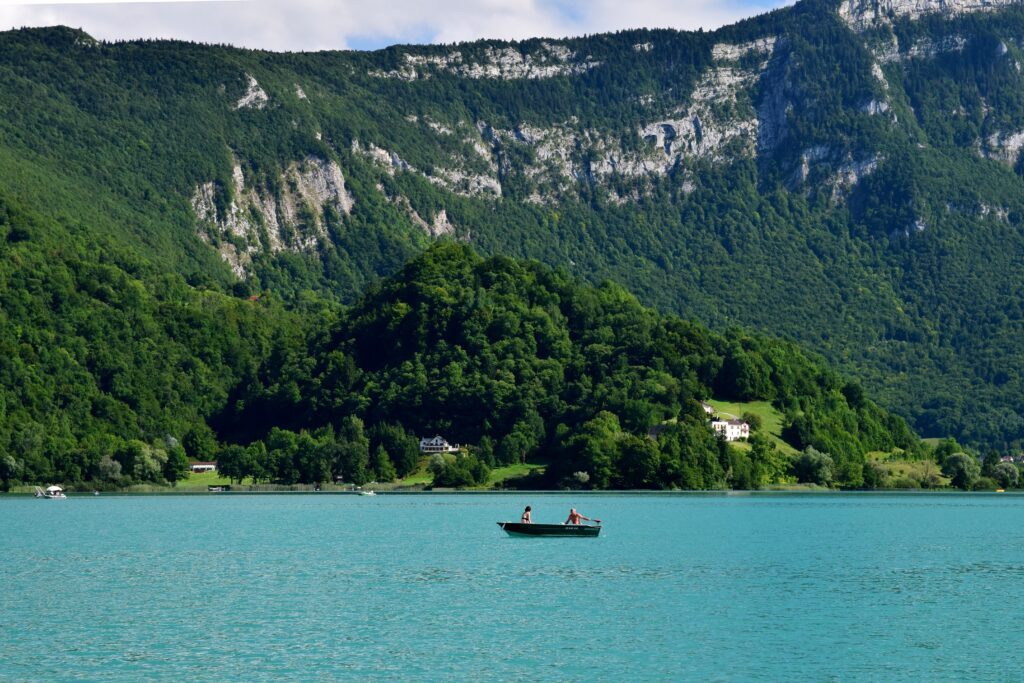 Canot sur le Lac d'Aiguebelette