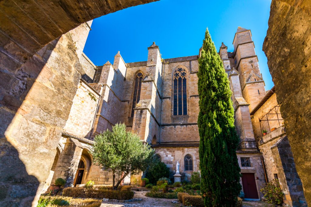La Cathédrale Saint-Fulcran de Lodève dans l'Hérault en Occitanie, France