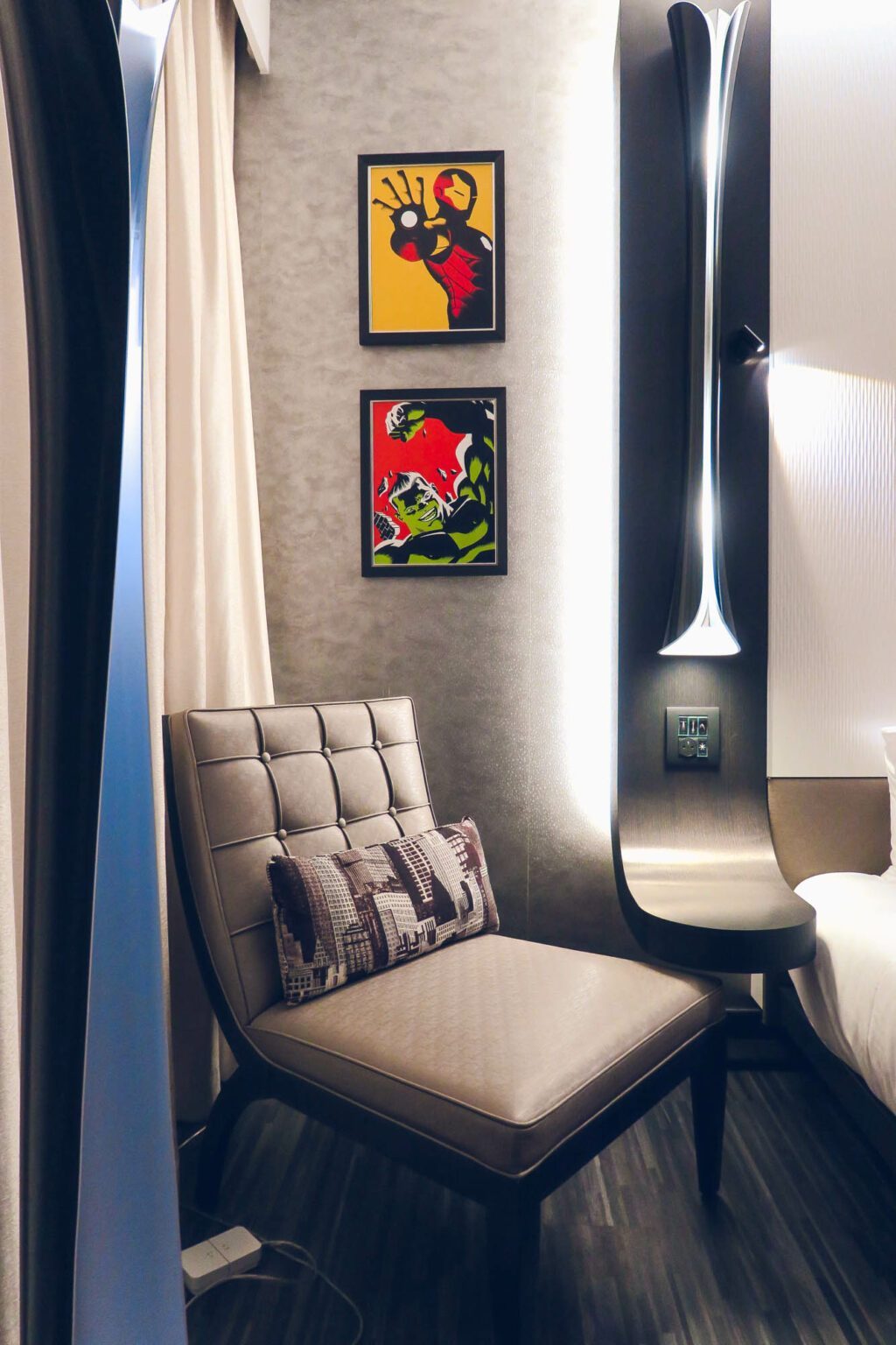 Hotel New York Marvel Disneyland Paris chambre superieure detail