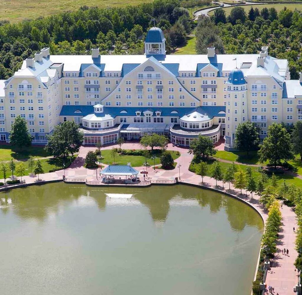 Hotel Newport Bay Club Disneyland Paris vue aerienne