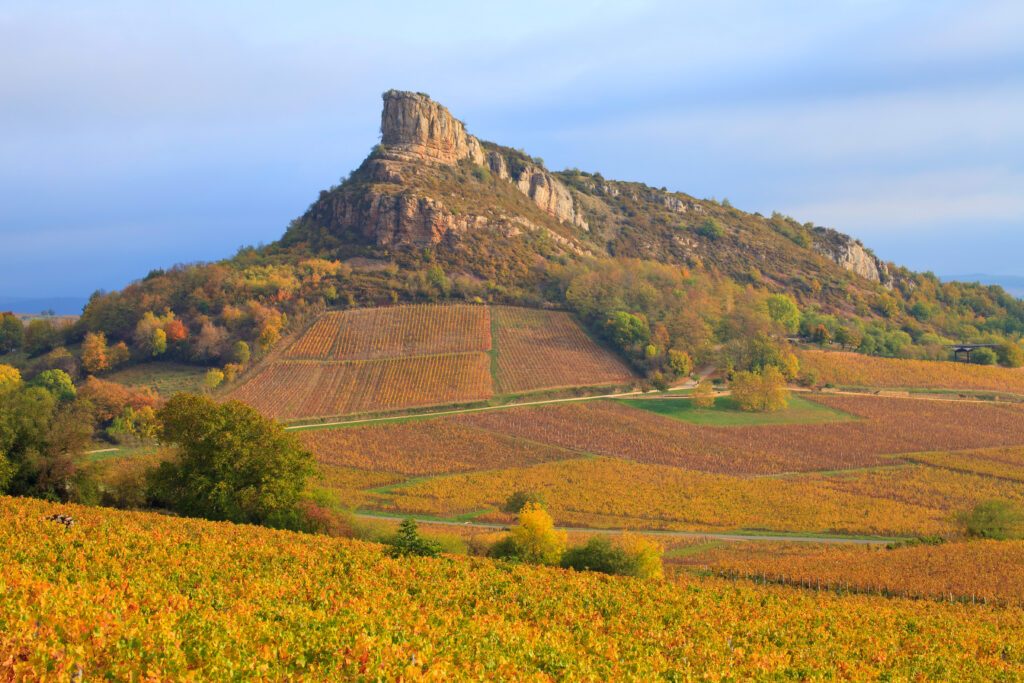 La Roche de Solutré en Bourgogne à l'automne