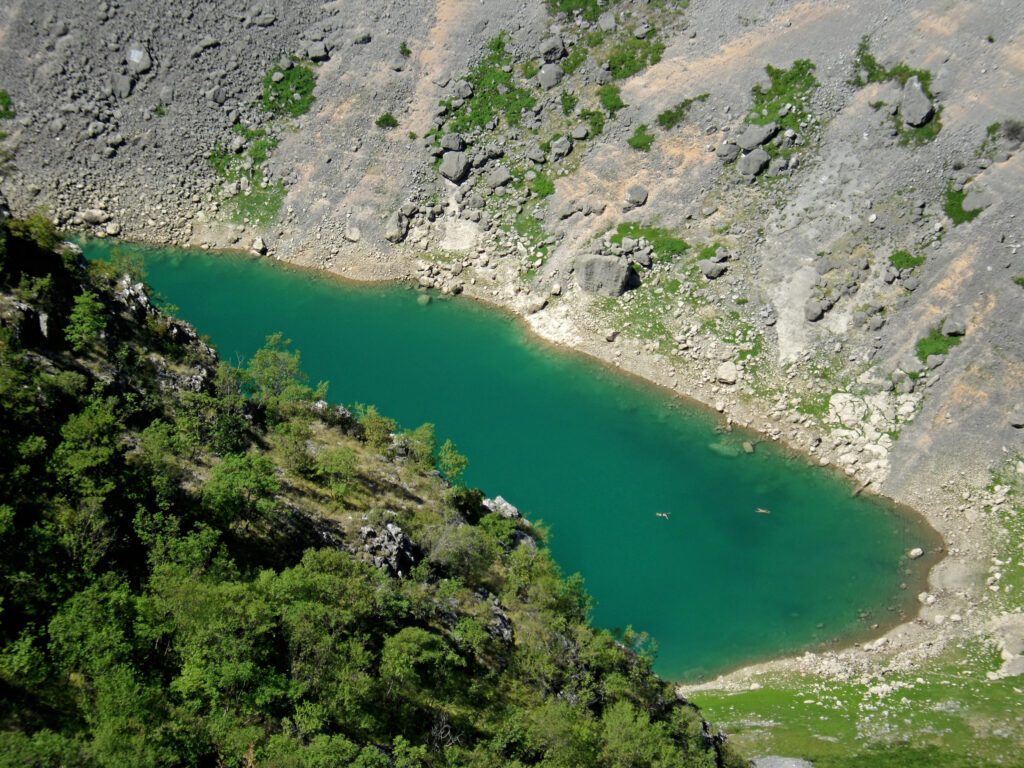 Le lac Bleu dans les lacs de Croatie