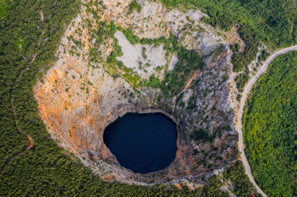 Le lac Rouge dans les lacs de Croatie