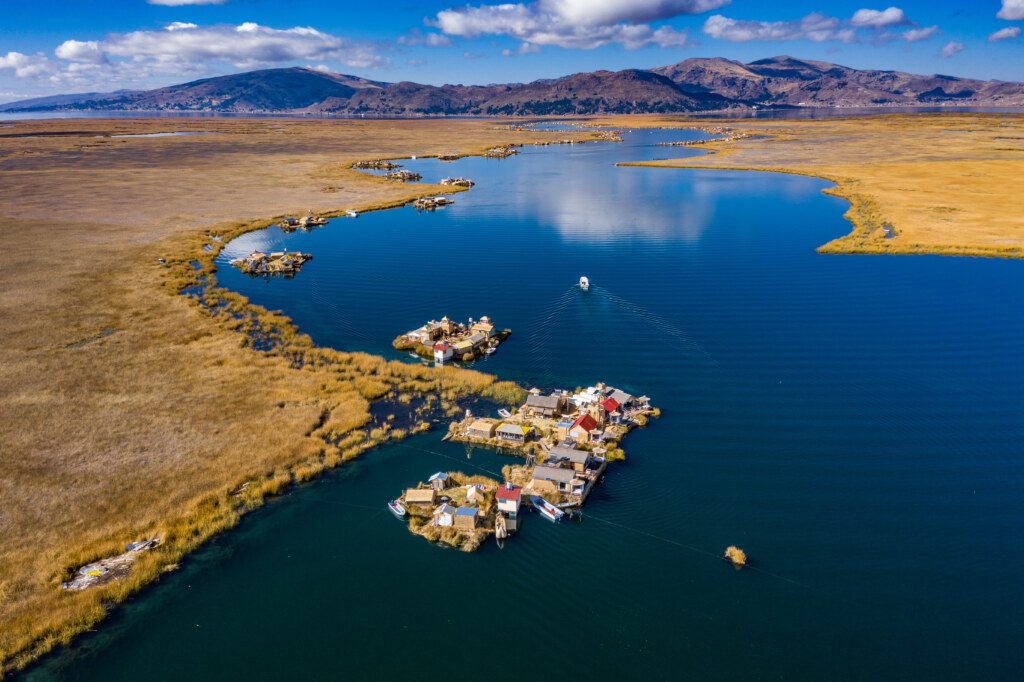peru puno titicaca lake uros islands