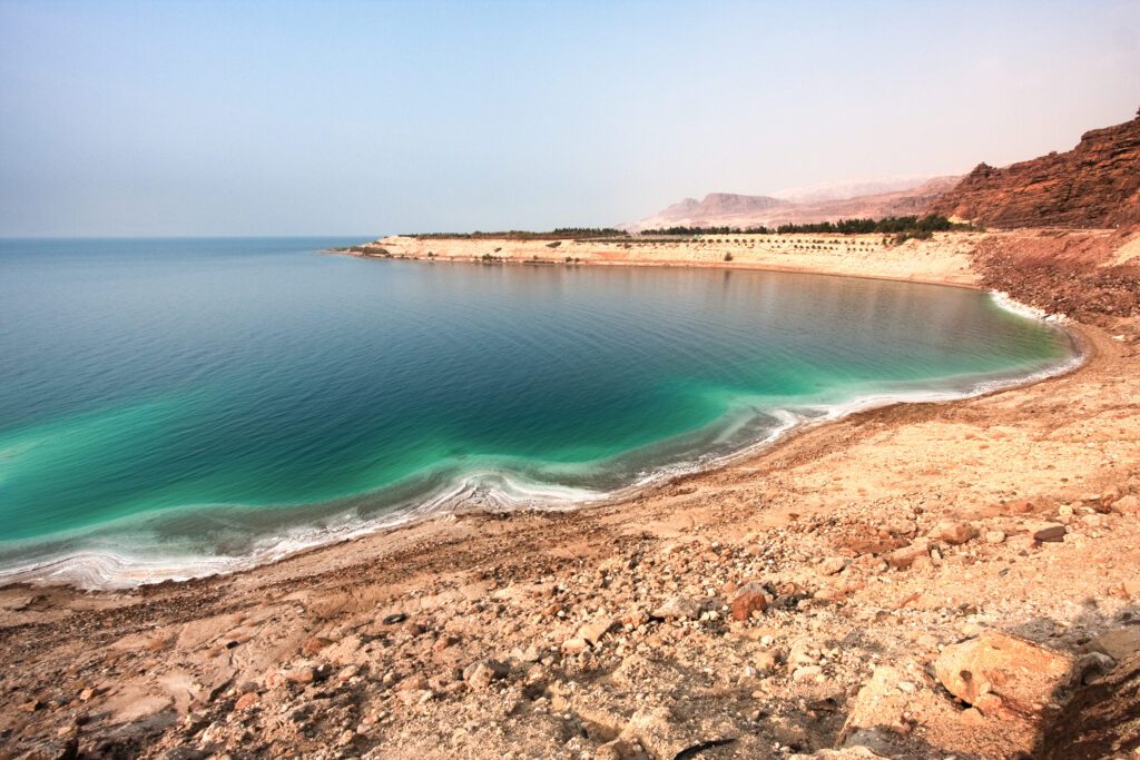 Salt Beach dans la mer Morte parmi les plages de Jordanie