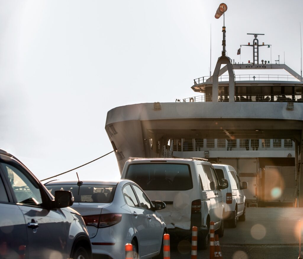 Transporter sa voiture en bateau avec le ferry
