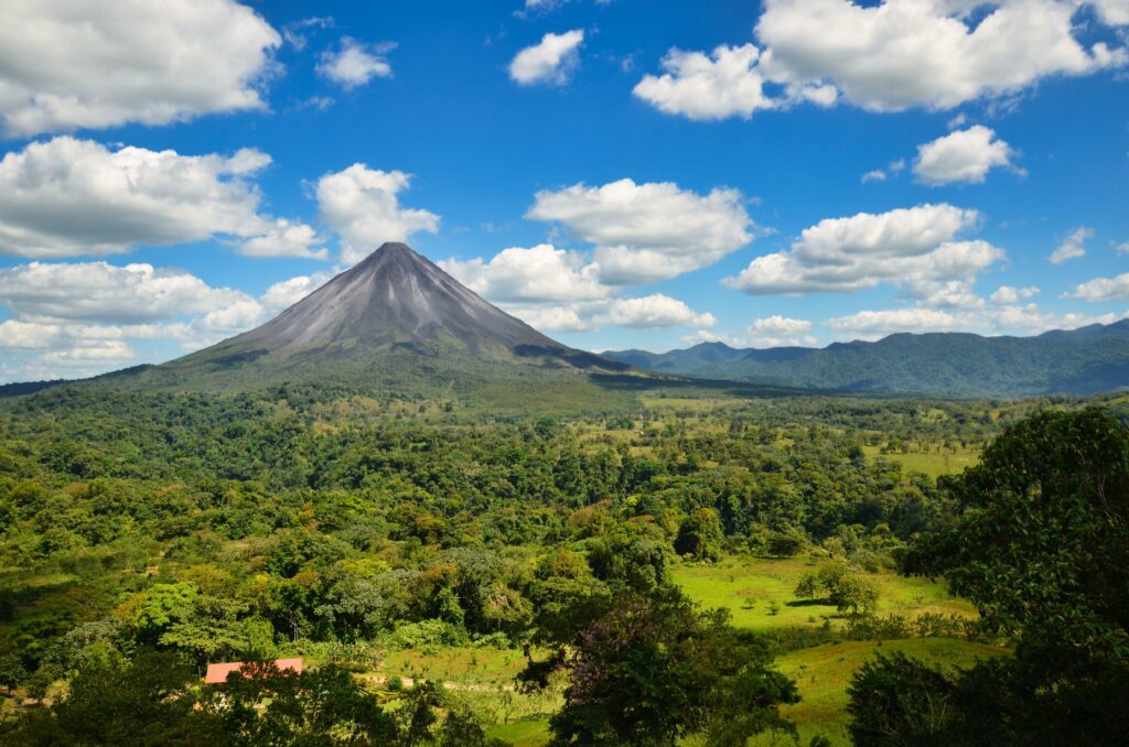 Le volcan Arenal dans les paysages du Costa Rica