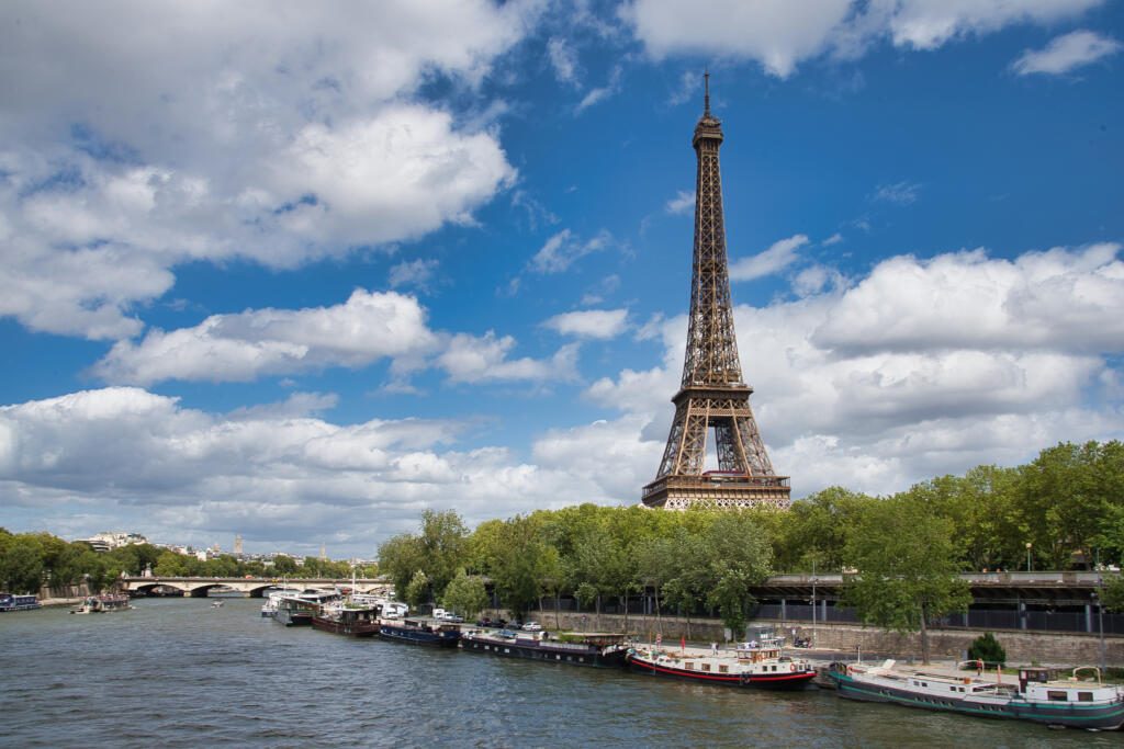 Eiffel tower and Seine river, seen from Bir-Hakeim bridge, Paris, France