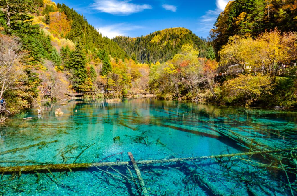 La vallée de Jiuzhaigou et ses couleurs automnales