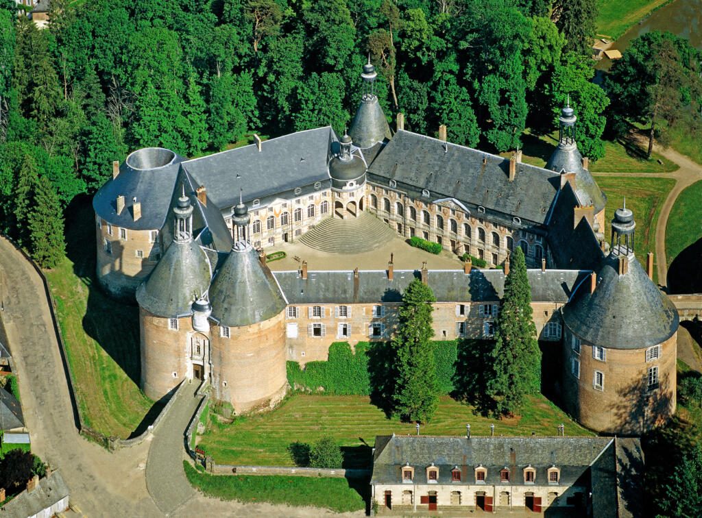 Le château de Saint-Fargeau dans l'Yonne