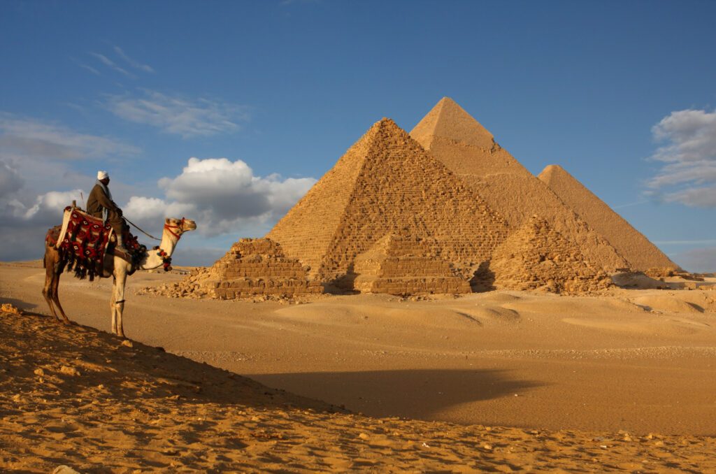 Les pyramides de Gizeh, un paysage emblématique en Egypte