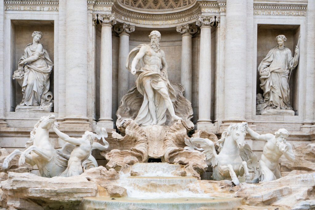 Les sculptures de la fontaine de Trevi