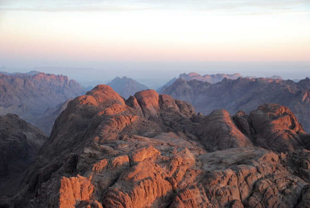Lever soleil sur desert du Sinai