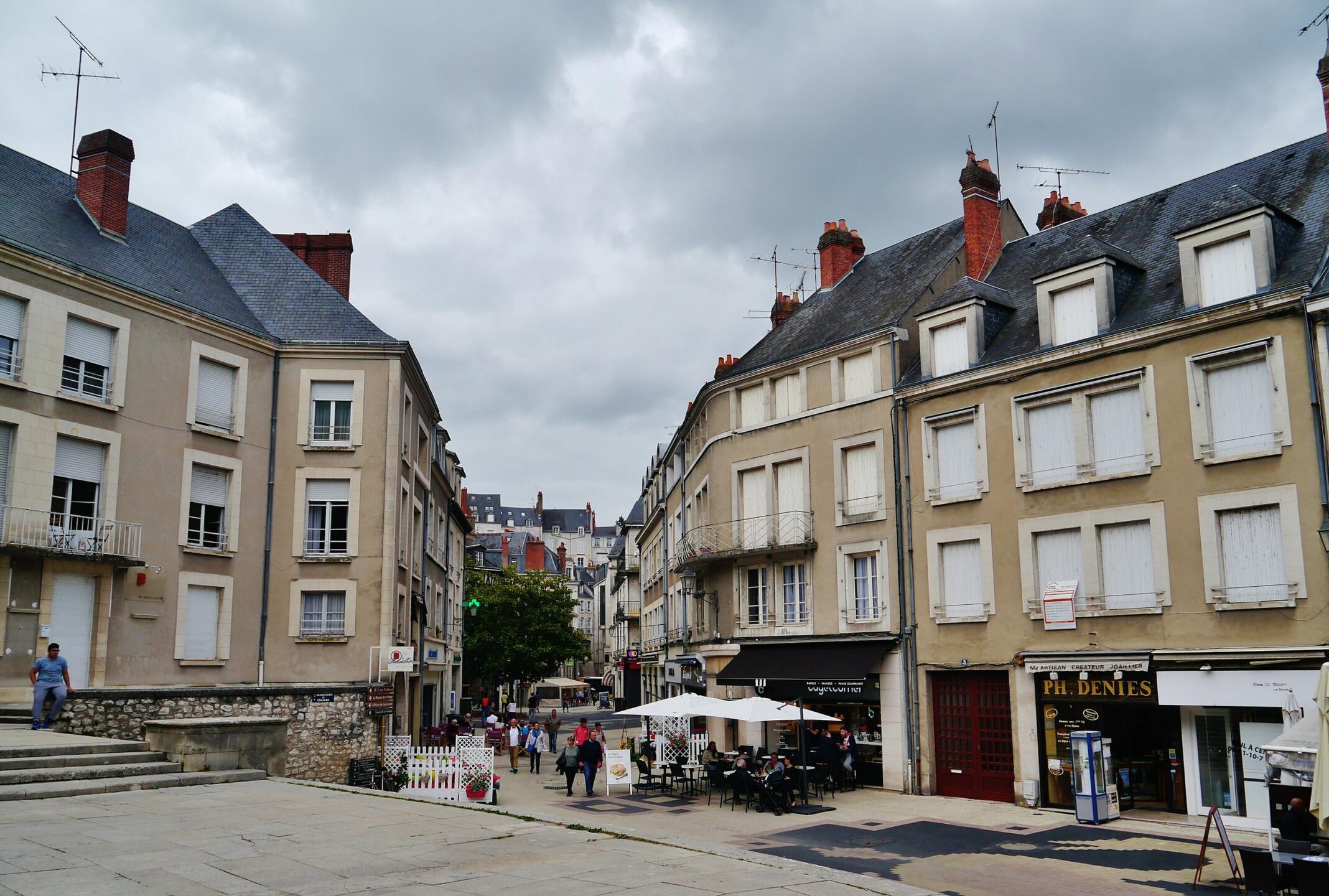 La place Louis XII à Blois