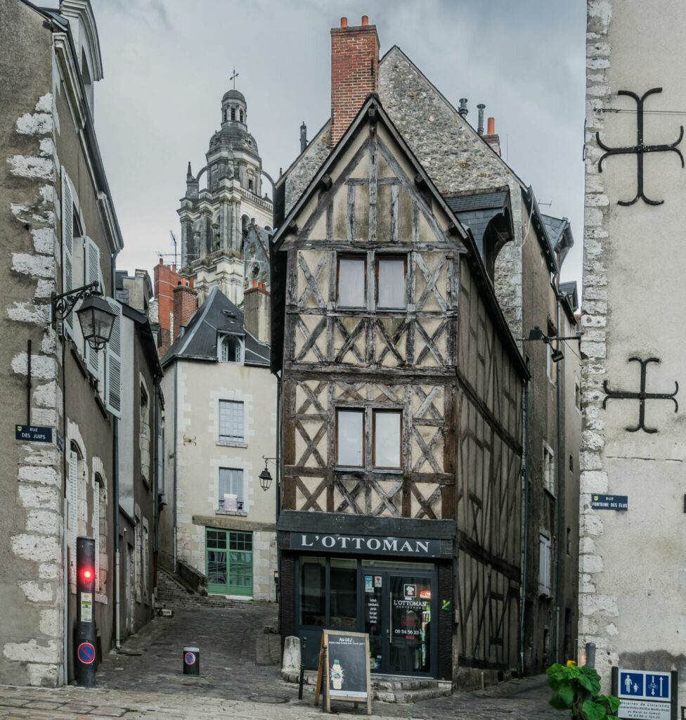 La Rue du Puits-Châtel