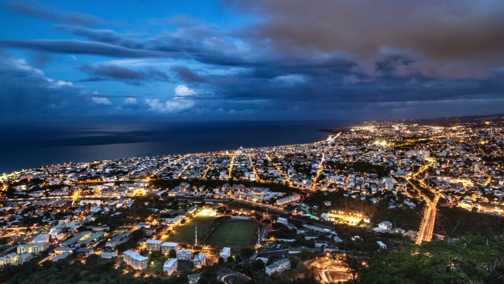 Vue aérienne de la ville de Saint-Denis, La Réunion.