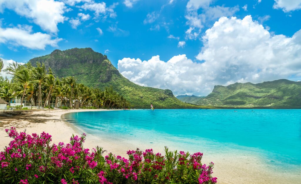 La plage du Morne à l'île Maurice dans les paysages d'Afrique