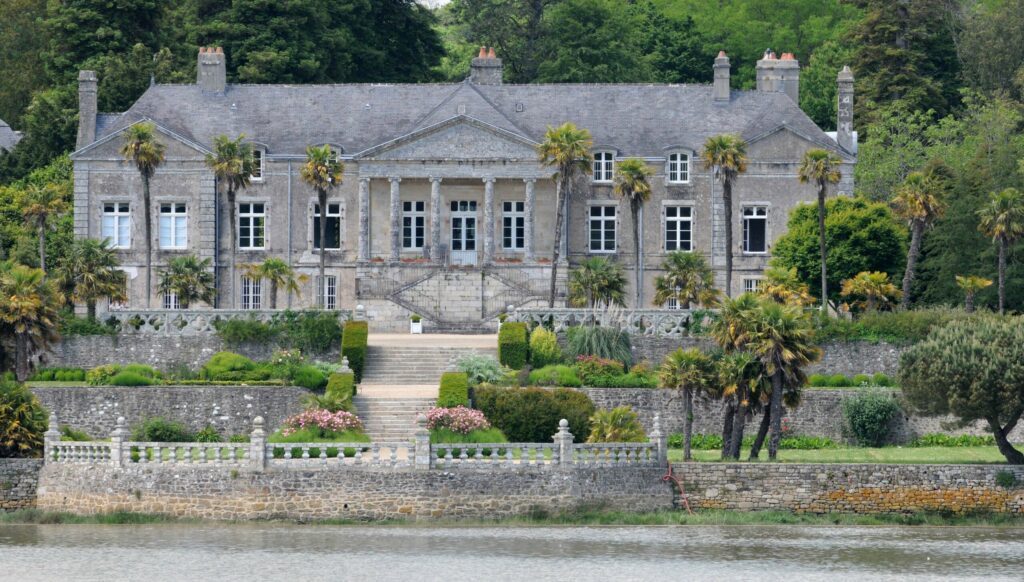 Le château de Lanniron sur les méandres de L'Odet Quimper Cornouailles Finistère Bretagne France