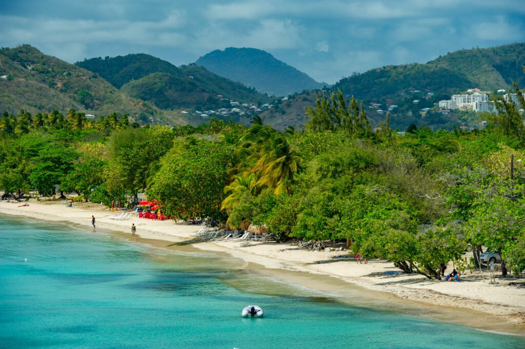 Les eaux cristallines de la plage des Salines