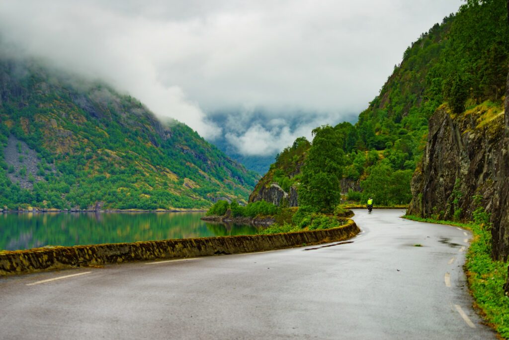 Pédaler le long des fjords norvégiens