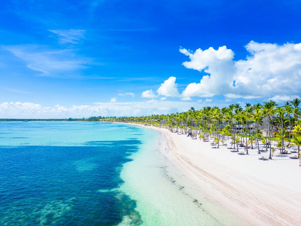 Plage de Zanzibar parmi les paysages d'Afrique