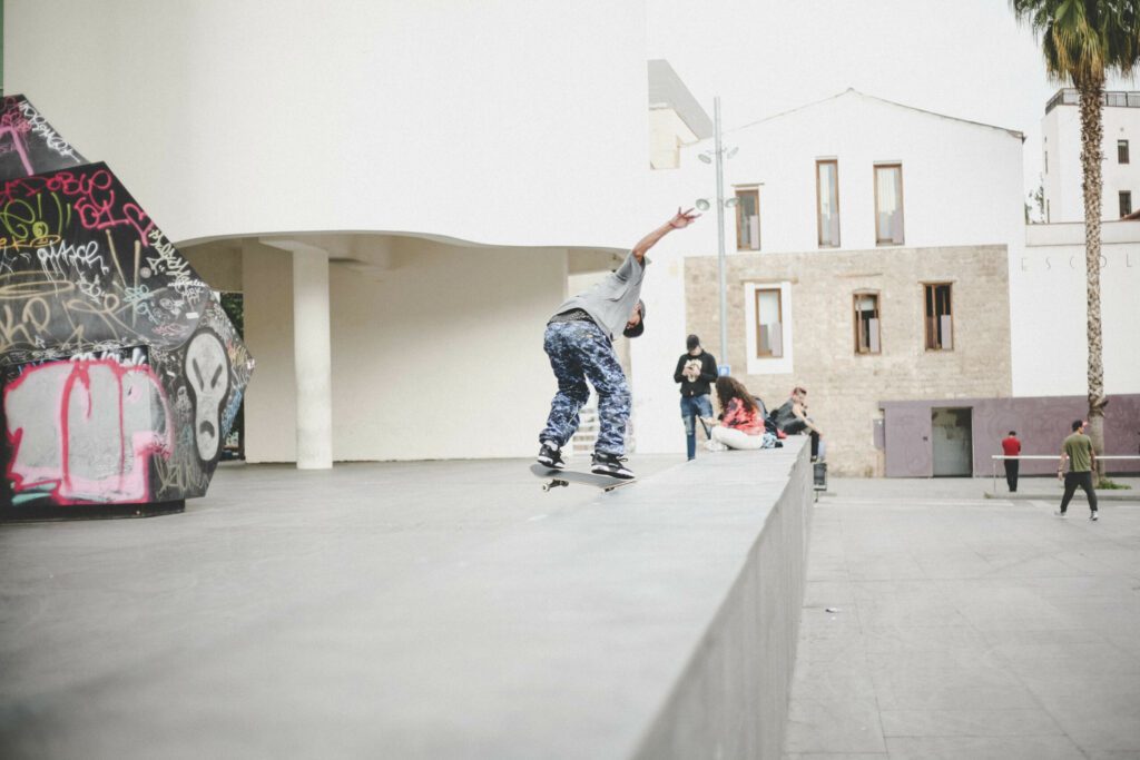 Skaters devant le MACBA dans le quartier El Raval