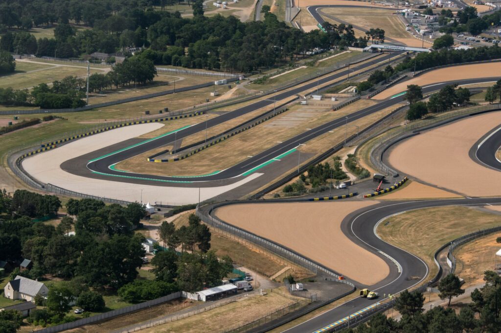 Vue aérienne d'une partie du circuit des 24 heures du Mans - France