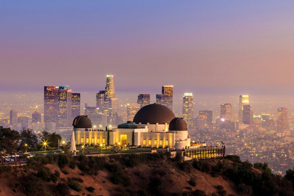 Le Griffith Observatory domine la ville de Los Angeles