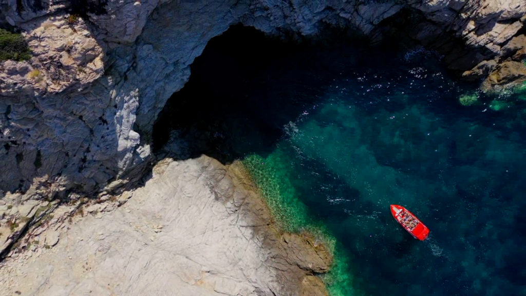 La grotte des Veaux Marins autour de Calvi