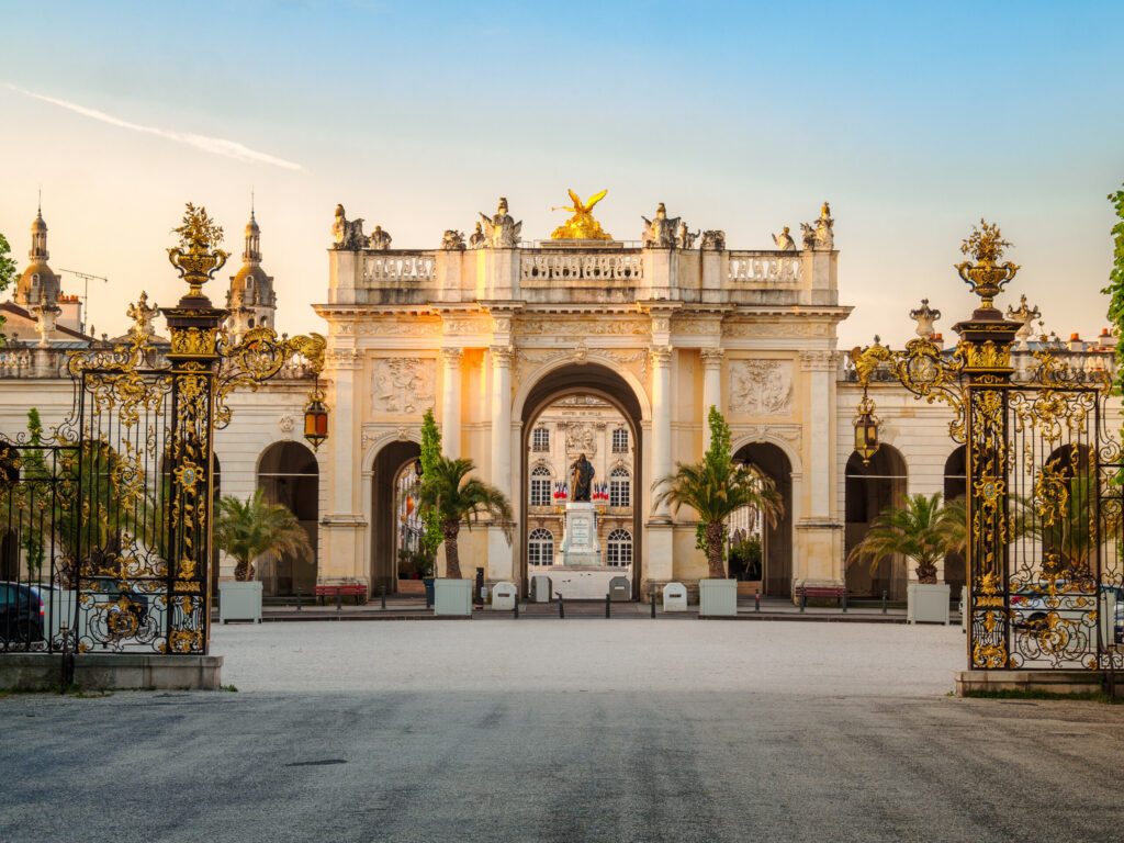 La place Stanislas vue depuis la place de la Carrière