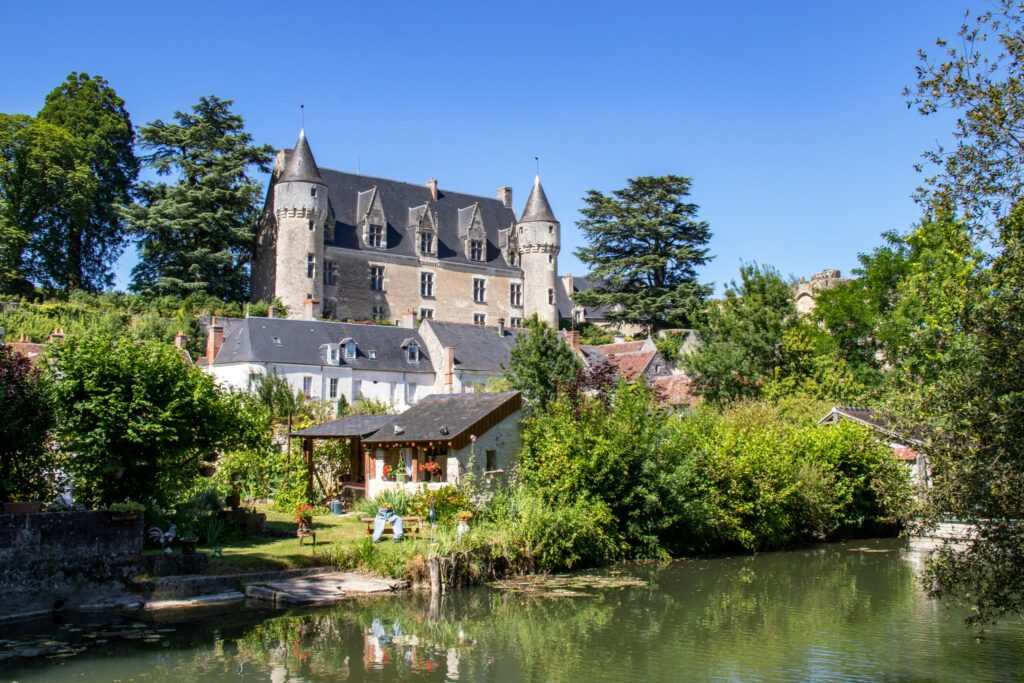 Montrésor. Le château et les rives de l'Indrois. Indre-et-Loire. Pays de Loire