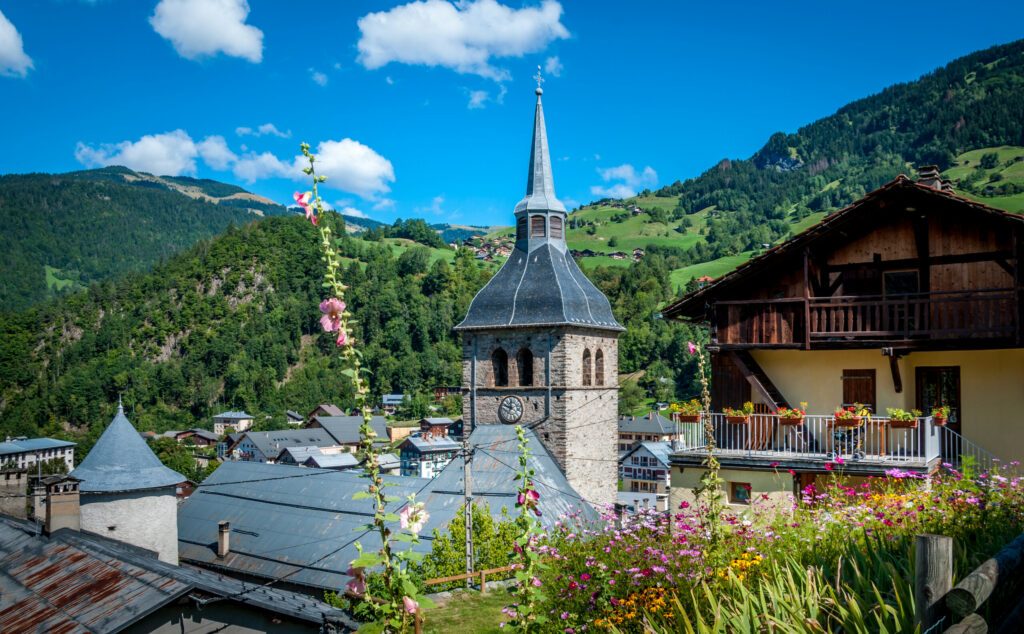 Village savoyard de Beaufort dans les Alpes françaises