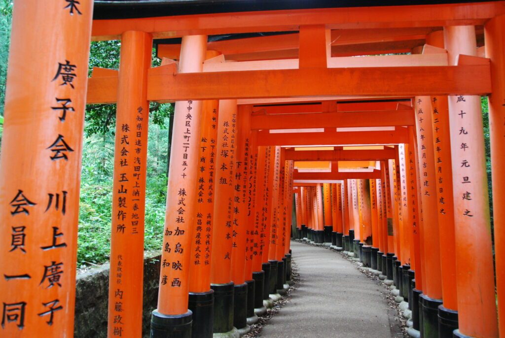 Torii du temple Fushimi Inari-taisha, Kyoto, Japon