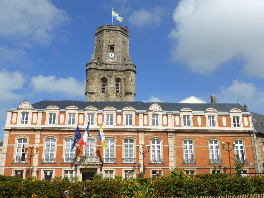 Hôtel de ville / mairie et beffroi de Boulogne sur Mer (France)