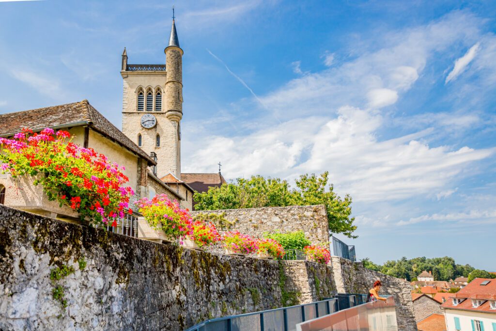 Eglise Saint-Symphorien dans le village de Morestel