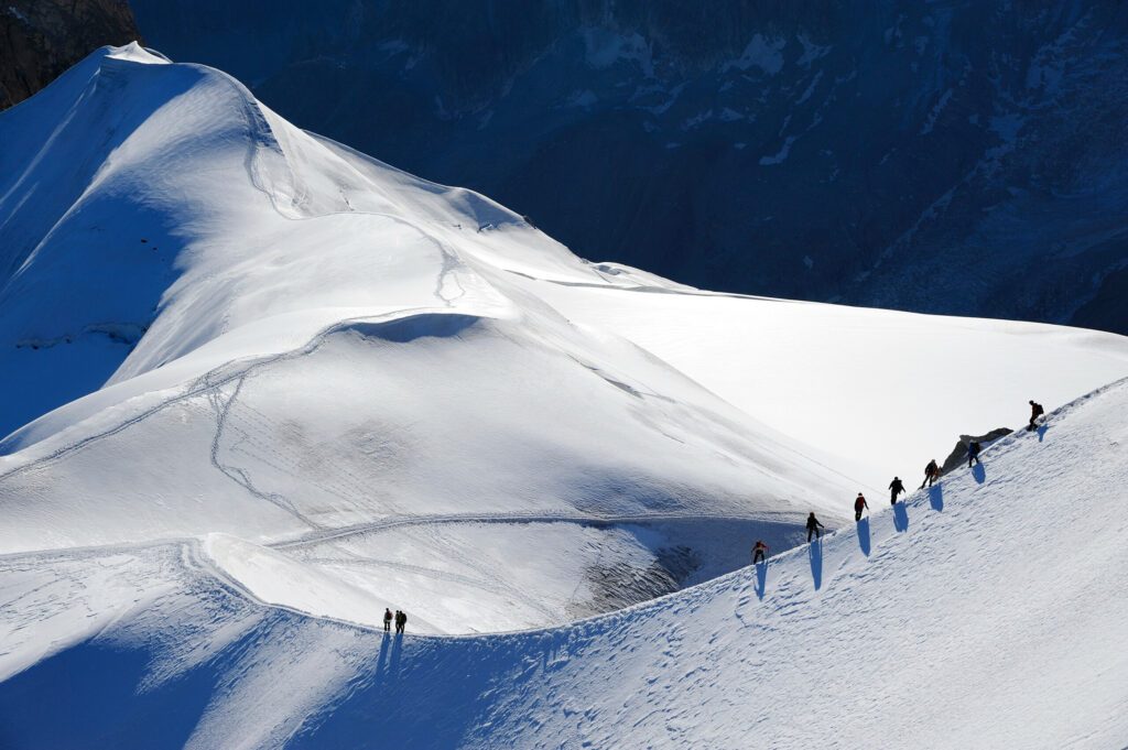 Randonneurs dans le massif du mont blanc