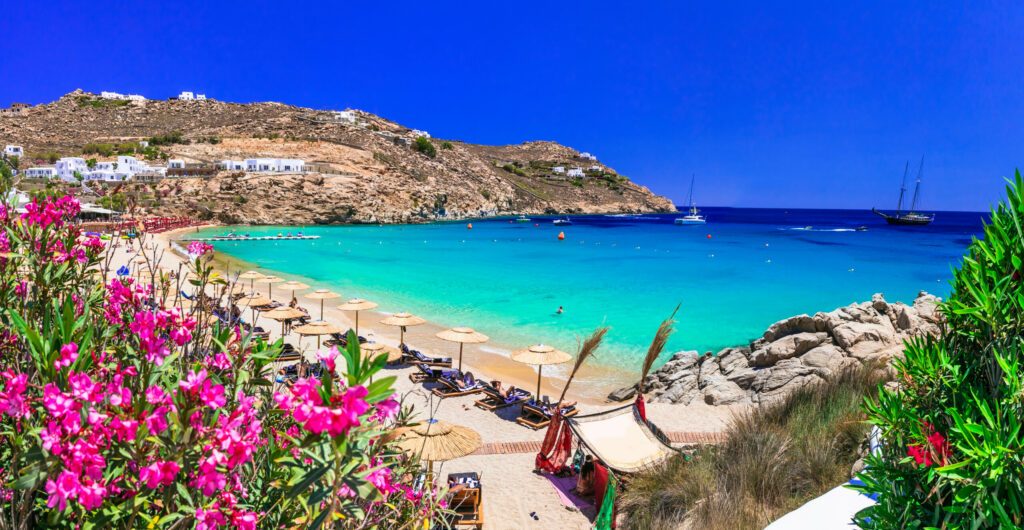 Super Paradise Beach à Mykonos et son eau turquoise