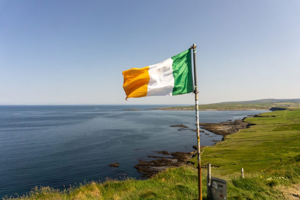 Vue panoramique sur les falaises de Moher