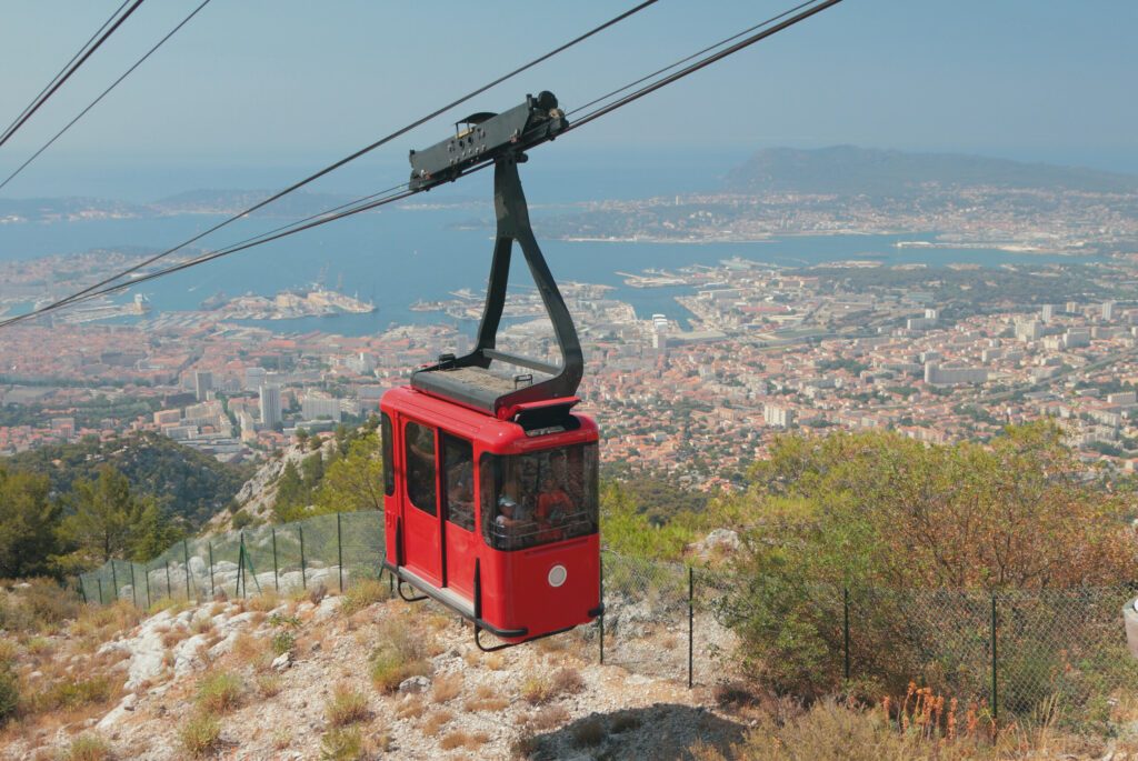 Vue sur la ville de Toulon depuis le téléphérique