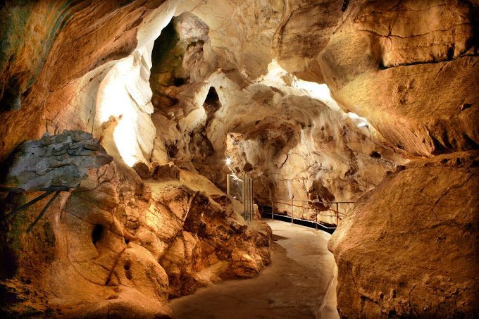 Les grottes d'Azé autour de Mâcon