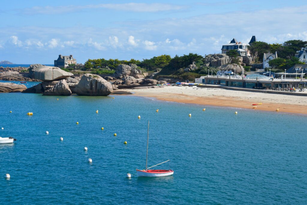 Magnifique paysage à Trégastel sur la côte de granit rose en Bretagne - France